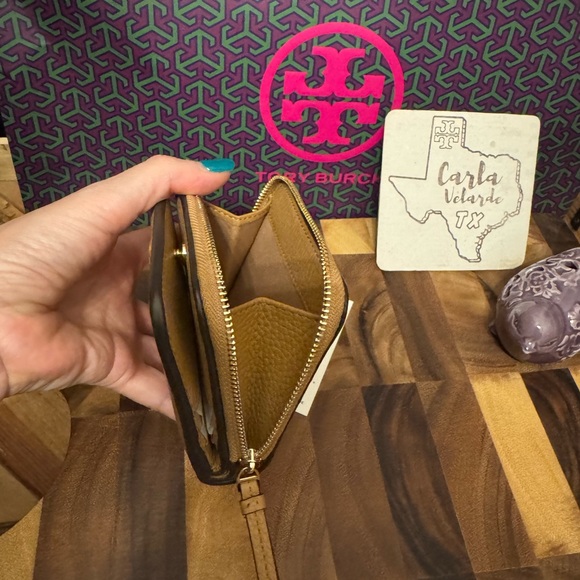 Tory Burch Thea bi fold wallet - Picture 4 of 4